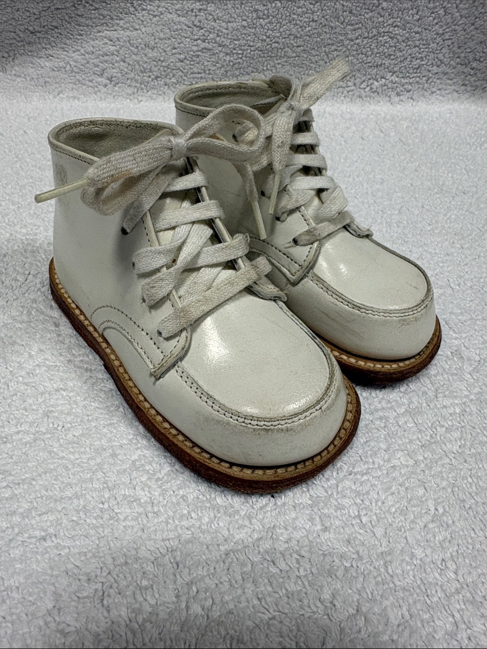 Sears Winnie the Pooh White Baby Walker Lace-Up Booties vintage 5.5 unisex